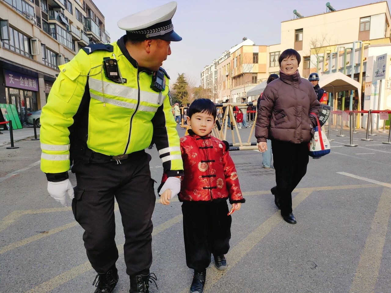 E:/25.12.10后 上傳網(wǎng)站留存/【回首2025】南京保安“五新”答卷迎接“十五五”/回首2025照片/13.jpg13